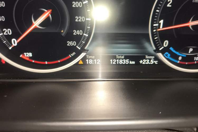 Used BMW X5 2017 xDrive28i Odometer Close Up