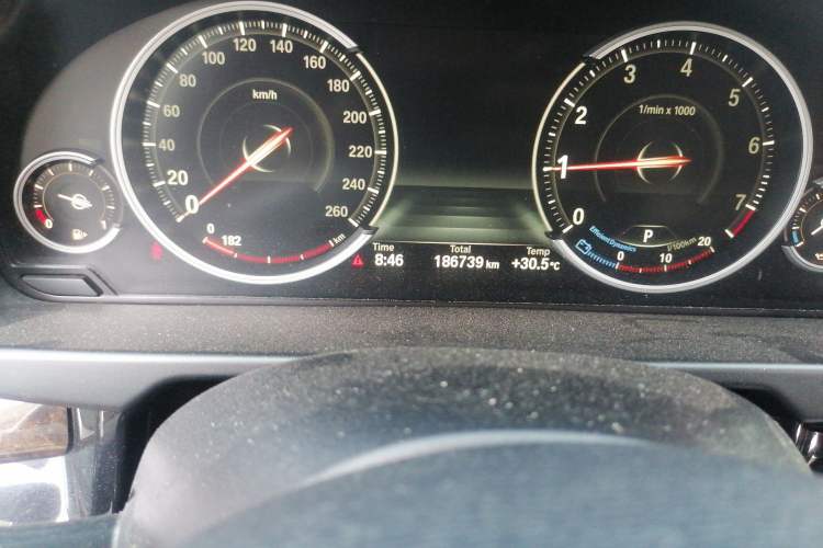 Used BMW X5 2017 xDrive28i Odometer Close Up