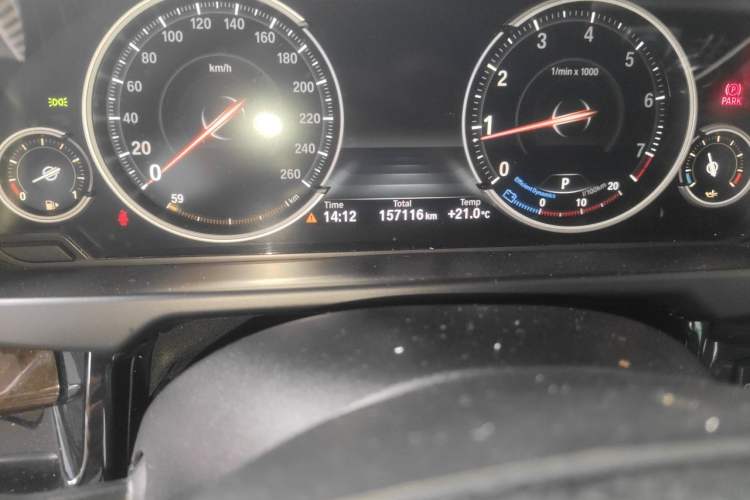 Used BMW X5 2017 xDrive28i Odometer Close Up