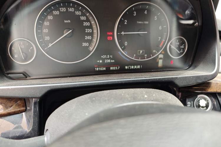 Used BMW X5 2017 xDrive28i Odometer Close Up