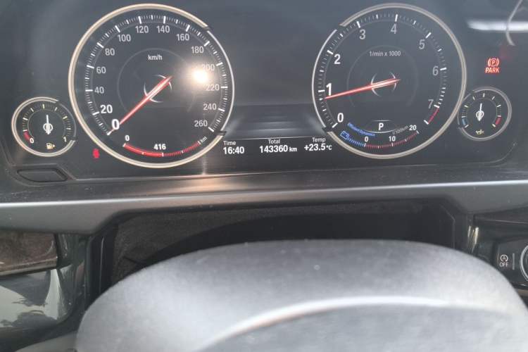 Used BMW X5 2017 xDrive28i Odometer Close Up