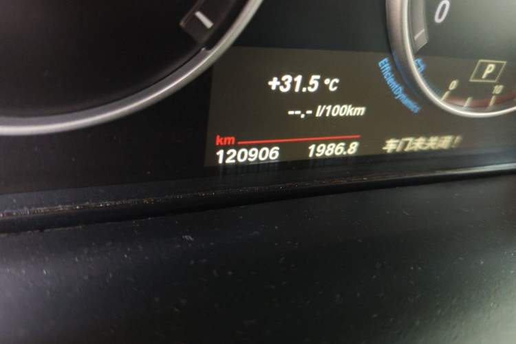 Used BMW X5 2017 xDrive28i Odometer Close Up
