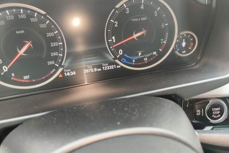 Used BMW X5 2017 xDrive35i Elegant Edition Odometer Close Up