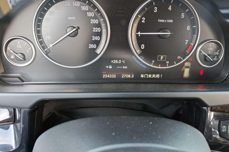 Used BMW X5 2017 xDrive28i Odometer Close Up