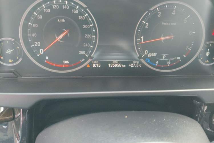 Used BMW X5 2017 xDrive28i Odometer Close Up