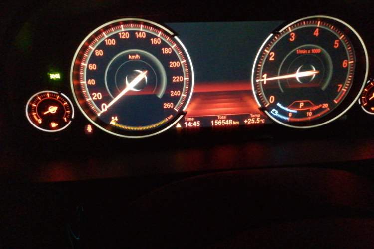 Used BMW X5 2017 xDrive28i Odometer Close Up