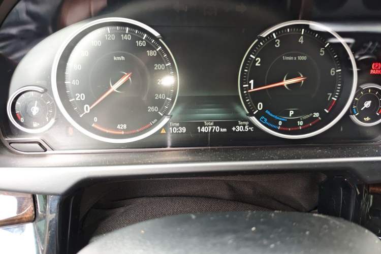 Used BMW X5 2017 xDrive28i Odometer Close Up