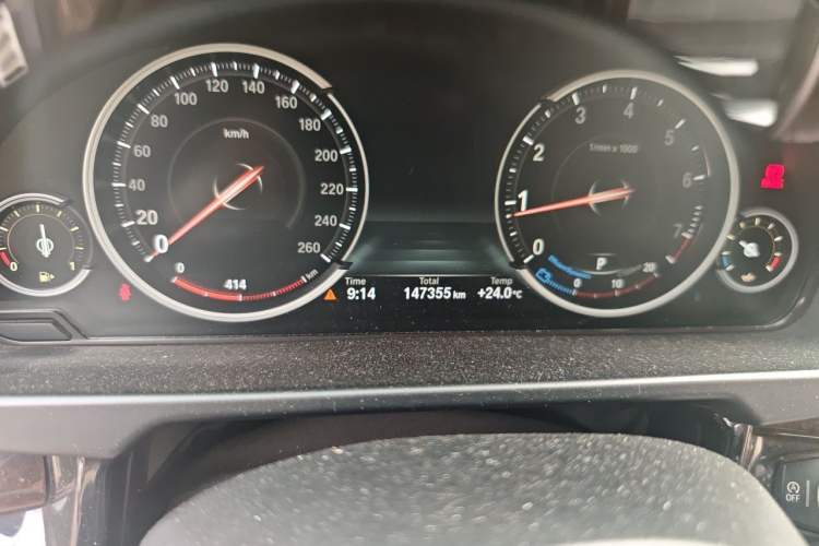 Used BMW X5 2017 xDrive28i Odometer Close Up