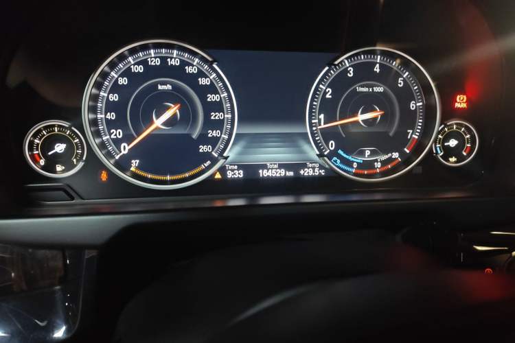 Used BMW X5 2017 xDrive28i Odometer Close Up