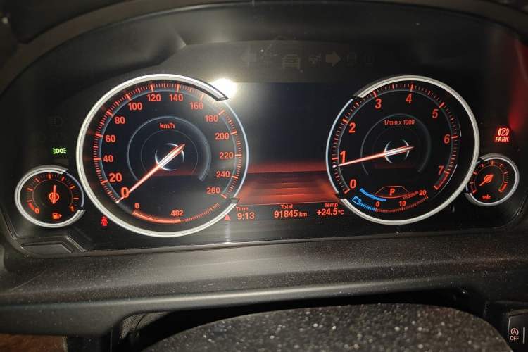 Used BMW X5 2017 xDrive28i Odometer Close Up