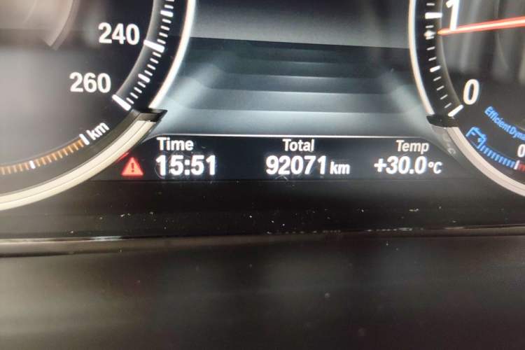 Used BMW X5 2017 xDrive28i Odometer Close Up