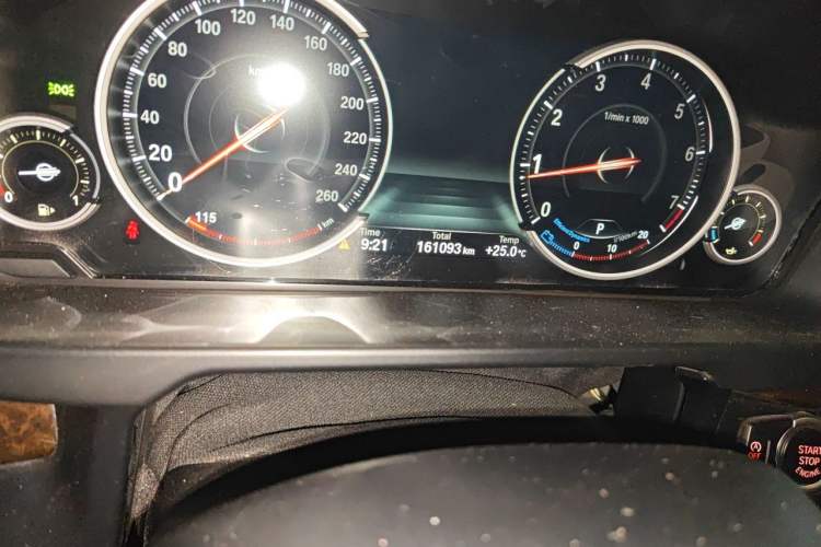 Used BMW X5 2017 xDrive28i Odometer Close Up