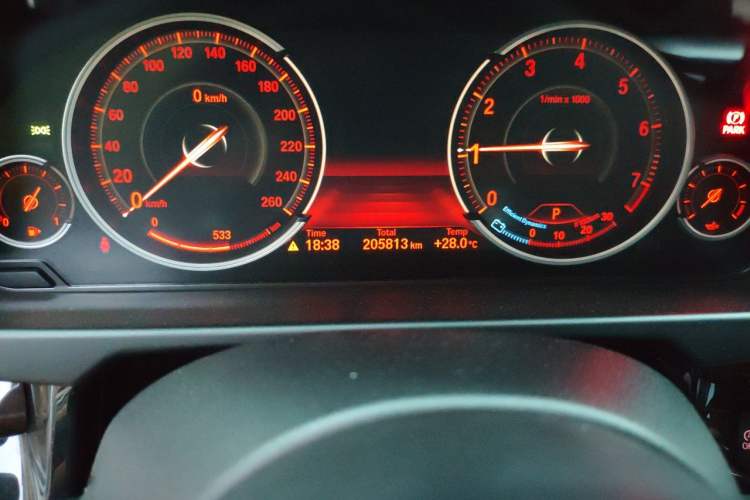 Used BMW X5 2017 xDrive28i Odometer Close Up