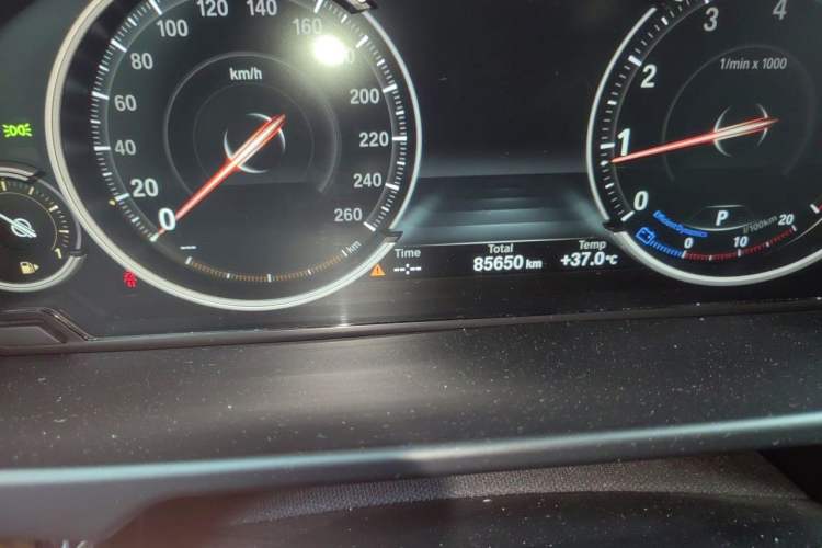 Used BMW X5 2017 xDrive28i Odometer Close Up