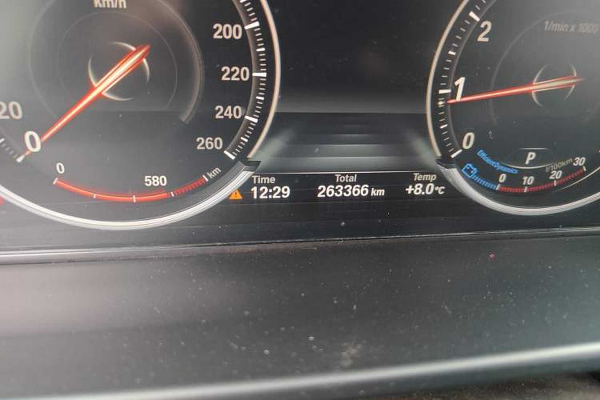Used BMW X5 2017 xDrive28i Odometer Close Up