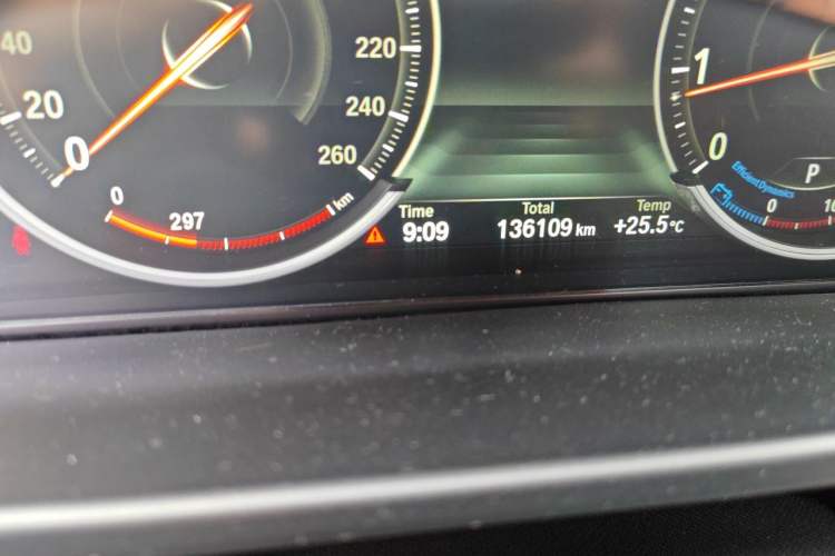 Used BMW X5  Odometer Close Up