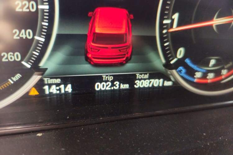 Used BMW X5 2017 xDrive28i Odometer Close Up