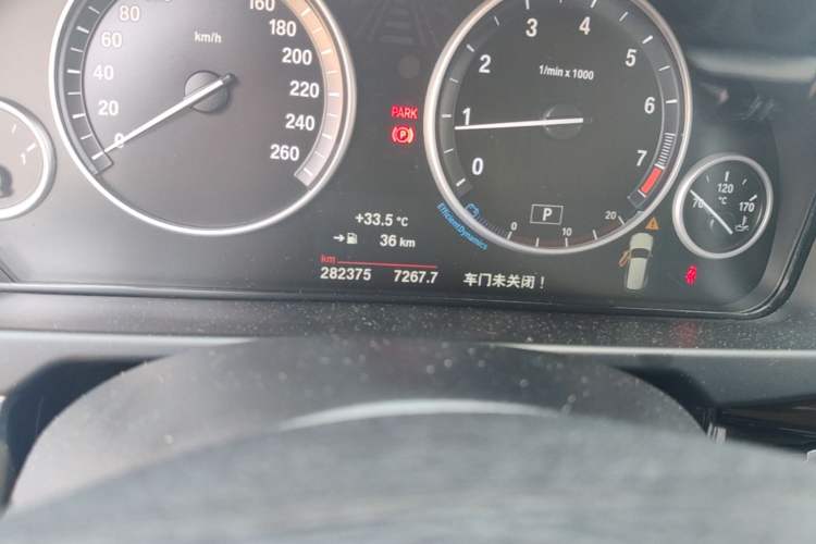 Used BMW X5 2017 xDrive28i Odometer Close Up