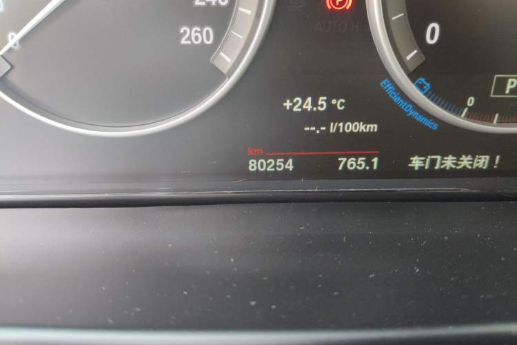 Used BMW X5 2017 xDrive28i Odometer Close Up