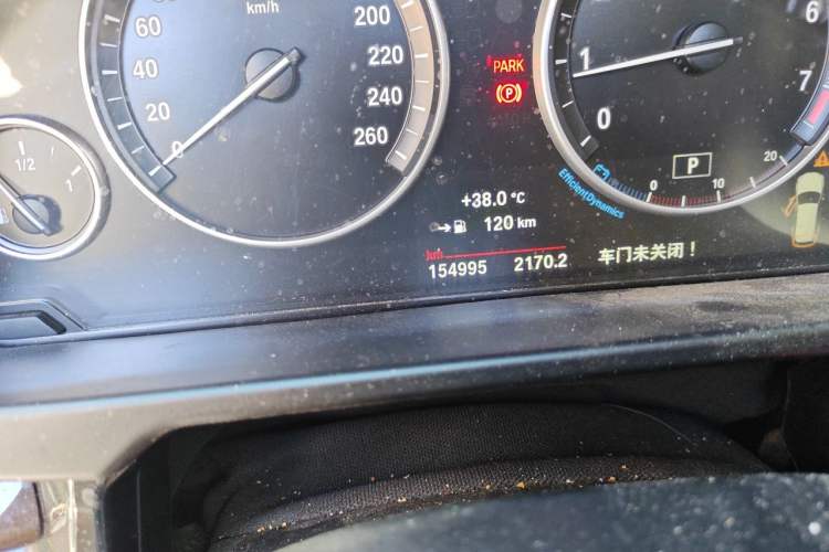Used BMW X5 2017 xDrive28i Odometer Close Up
