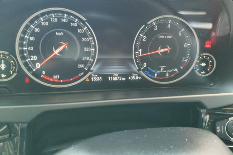 Used BMW X5 2017 xDrive28i Odometer Close Up