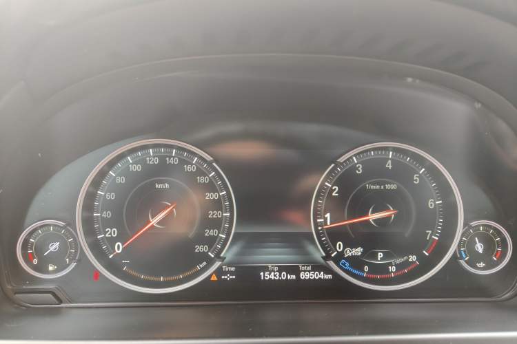 Used BMW X5 2017 xDrive28i Odometer Close Up