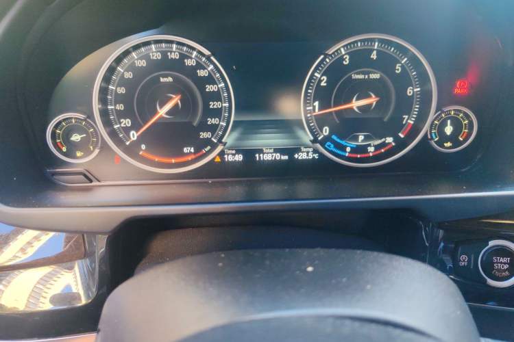 Used BMW X5 2017 xDrive28i Odometer Close Up