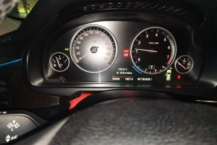 Used BMW X5 2017 xDrive28i Odometer Close Up