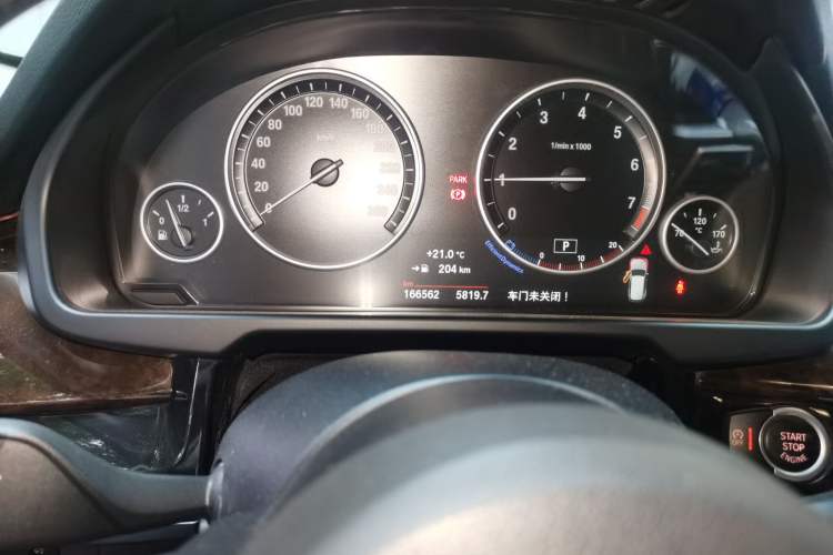 Used BMW X5 2017 xDrive35i Elegant Edition Odometer Close Up