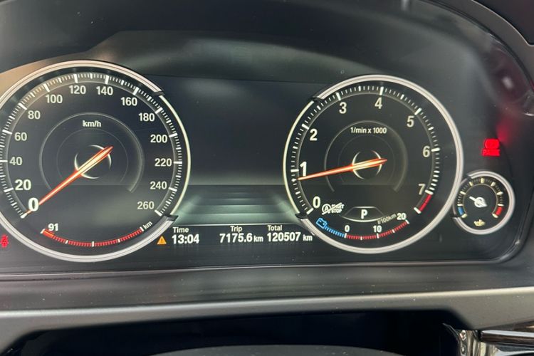 Used BMW X5 2017 xDrive28i Odometer Close Up