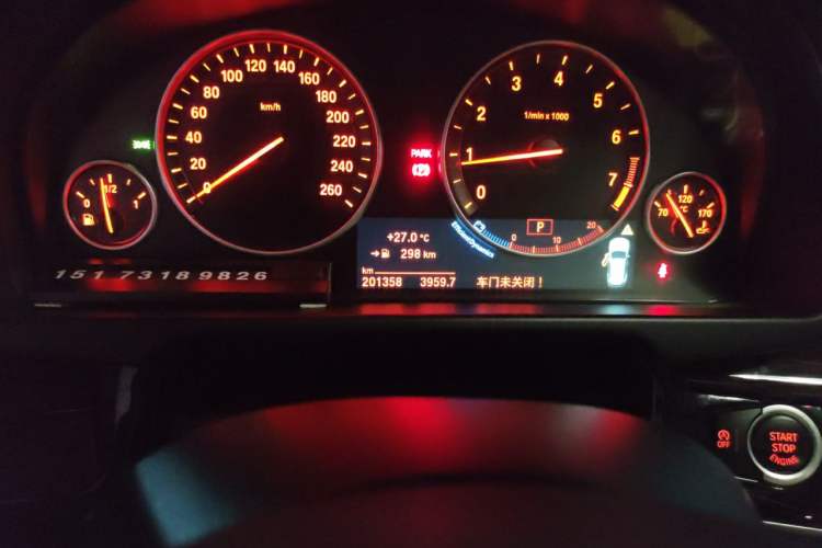 Used BMW X5 2017 xDrive28i Odometer Close Up