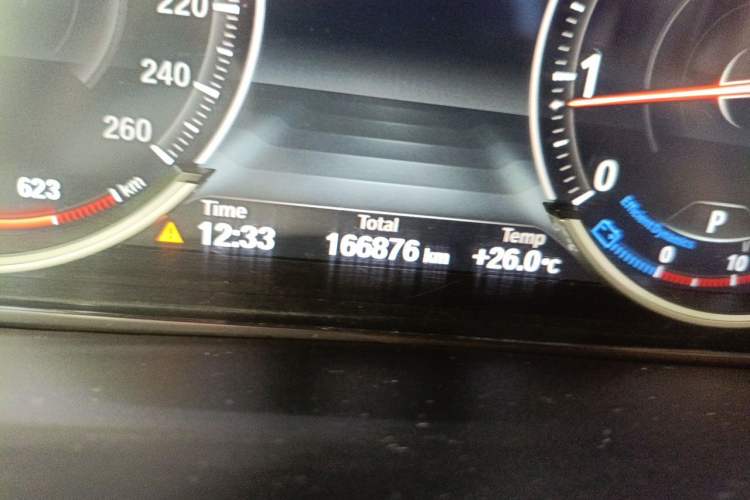 Used BMW X5 2017 xDrive28i Odometer Close Up
