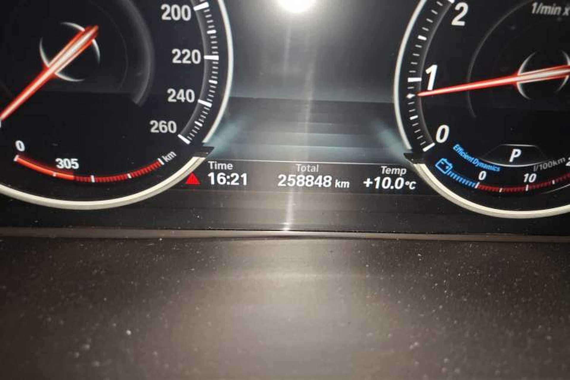 Used BMW X5 2017 xDrive28i Odometer Close Up