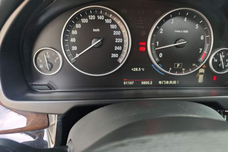 Used BMW X5 2017 xDrive35i Elegant Edition Odometer Close Up