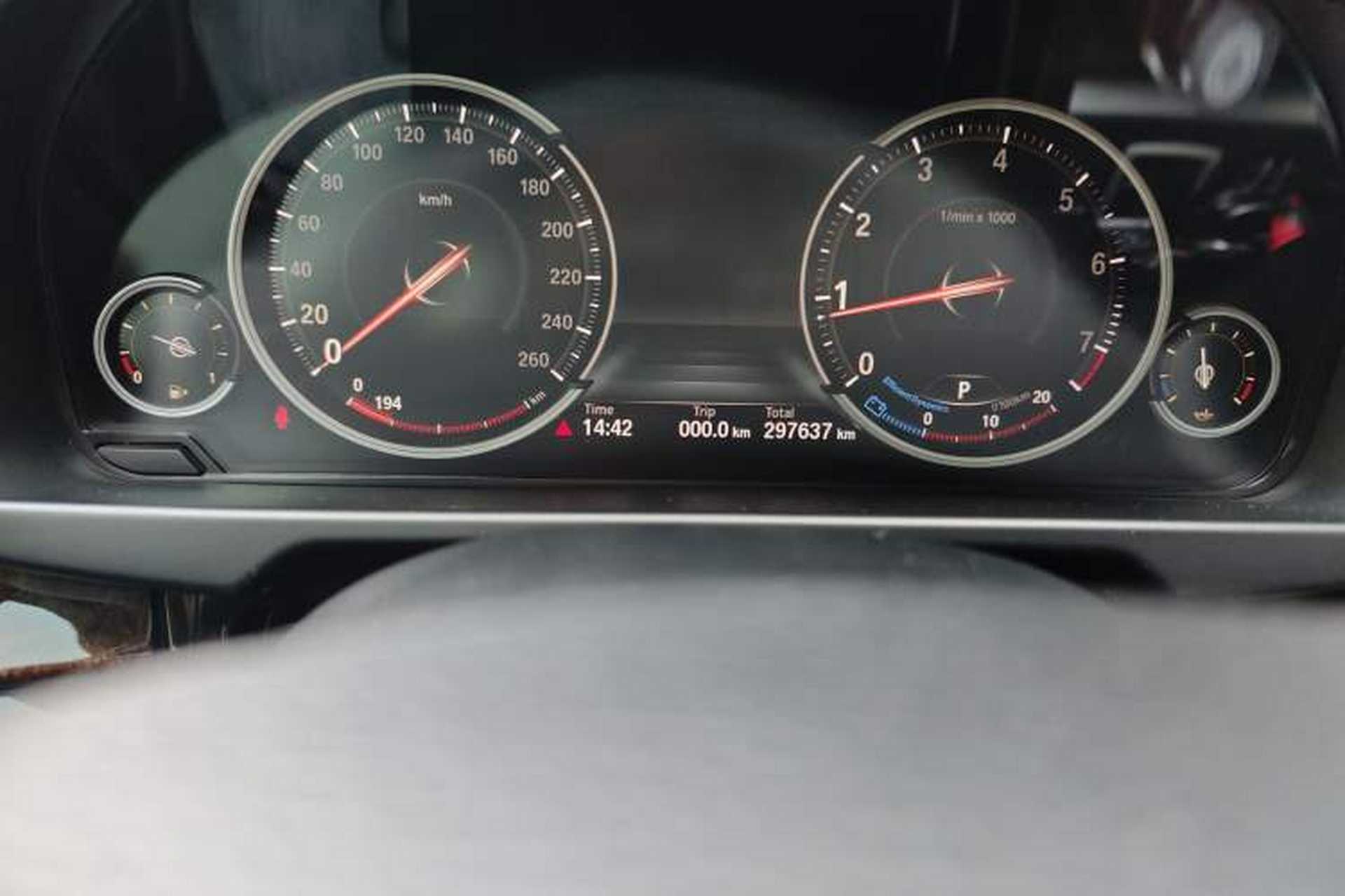 Used BMW X5 2017 xDrive28i Odometer Close Up