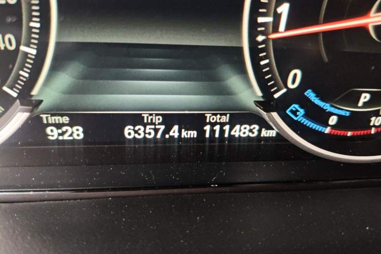 Used BMW X5 2017 xDrive28i Odometer Close Up