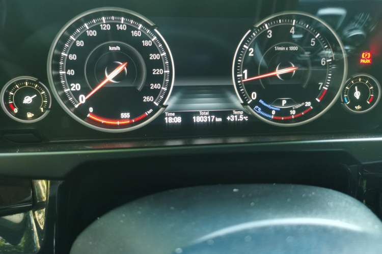 Used BMW X5 2017 xDrive28i Odometer Close Up