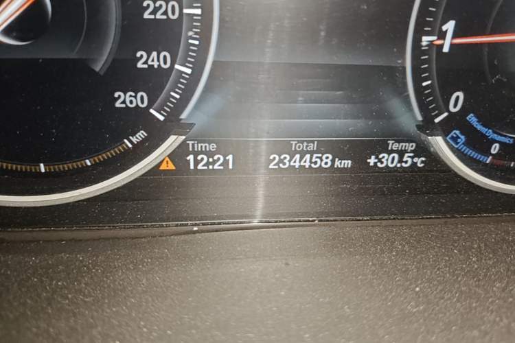 Used BMW X5 2017 xDrive28i Odometer Close Up