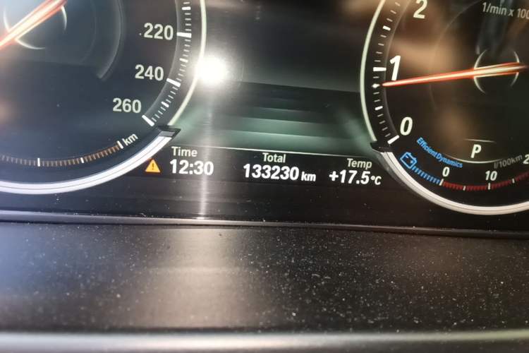 Used BMW X5 2017 xDrive28i Odometer Close Up
