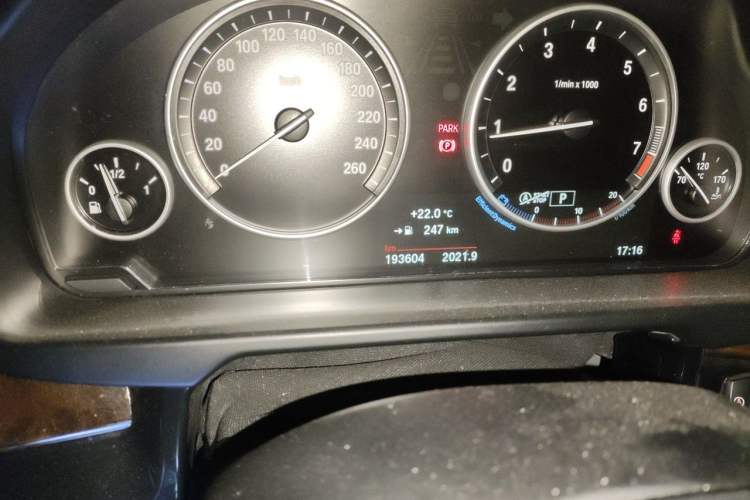 Used BMW X5 2017 xDrive28i Odometer Close Up