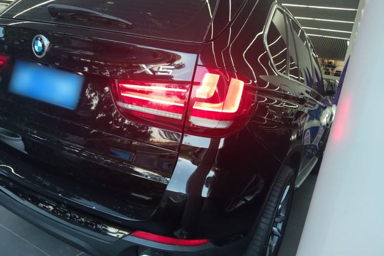 Used BMW X5 2017 xDrive35i Premium Luxury Middle East Rear Right 45 Deg