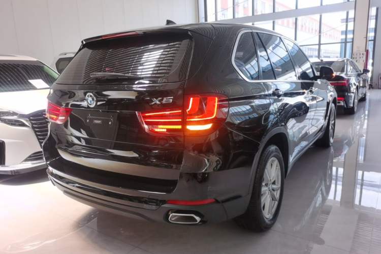 Used BMW X5 2017 xDrive35i Standard Model U.S. Specification Rear Right 45 Deg