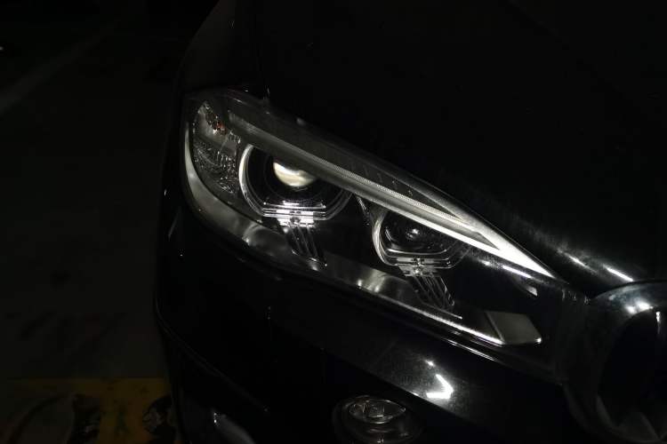 Used BMW X5 2017 xDrive28i Right Front Headlight