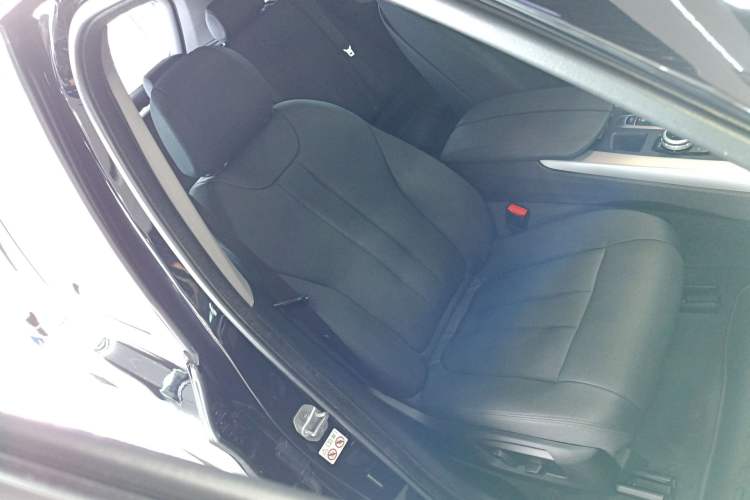 Used BMW X5 2017 xDrive35i Middle East Right Front Seat