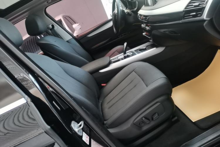 Used BMW X5 2017 xDrive35i Standard Model U.S. Specification Right Front Seat