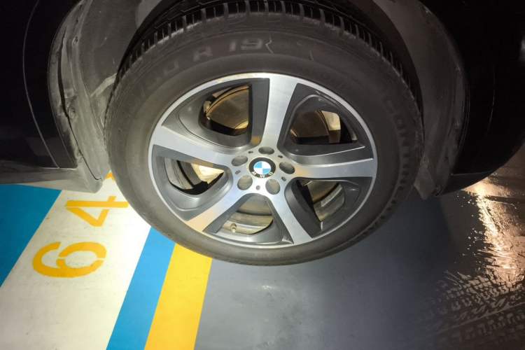 Used BMW X5 2017 xDrive28i Right Front Wheel Hub