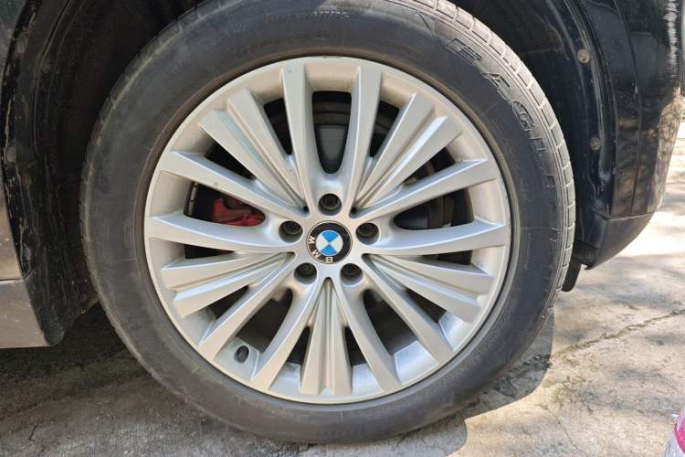 Used BMW X5 2017 xDrive28i Right Front Wheel Hub