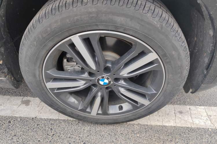 Used BMW X5 2017 xDrive35i Elegant Edition Right Front Wheel Hub