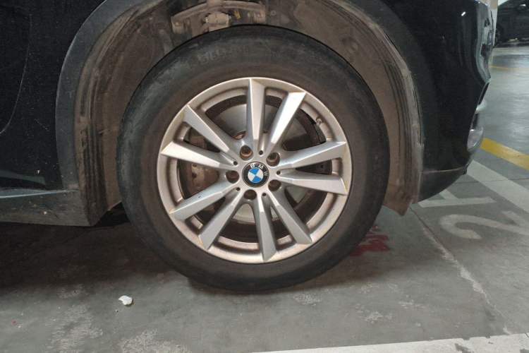 Used BMW X5  Right Front Wheel Hub
