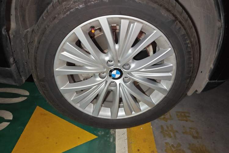Used BMW X5 2017 xDrive28i Right Front Wheel Hub